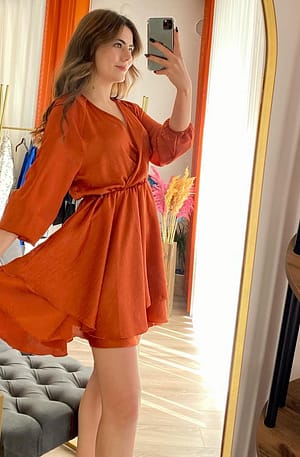 Turuncu Volanlı Saten Elbise