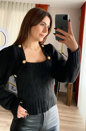 Gold Düğme Detaylı Yün Kazak