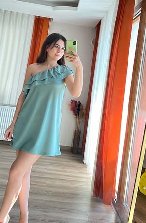 Mint yeşili tek omuz elbise